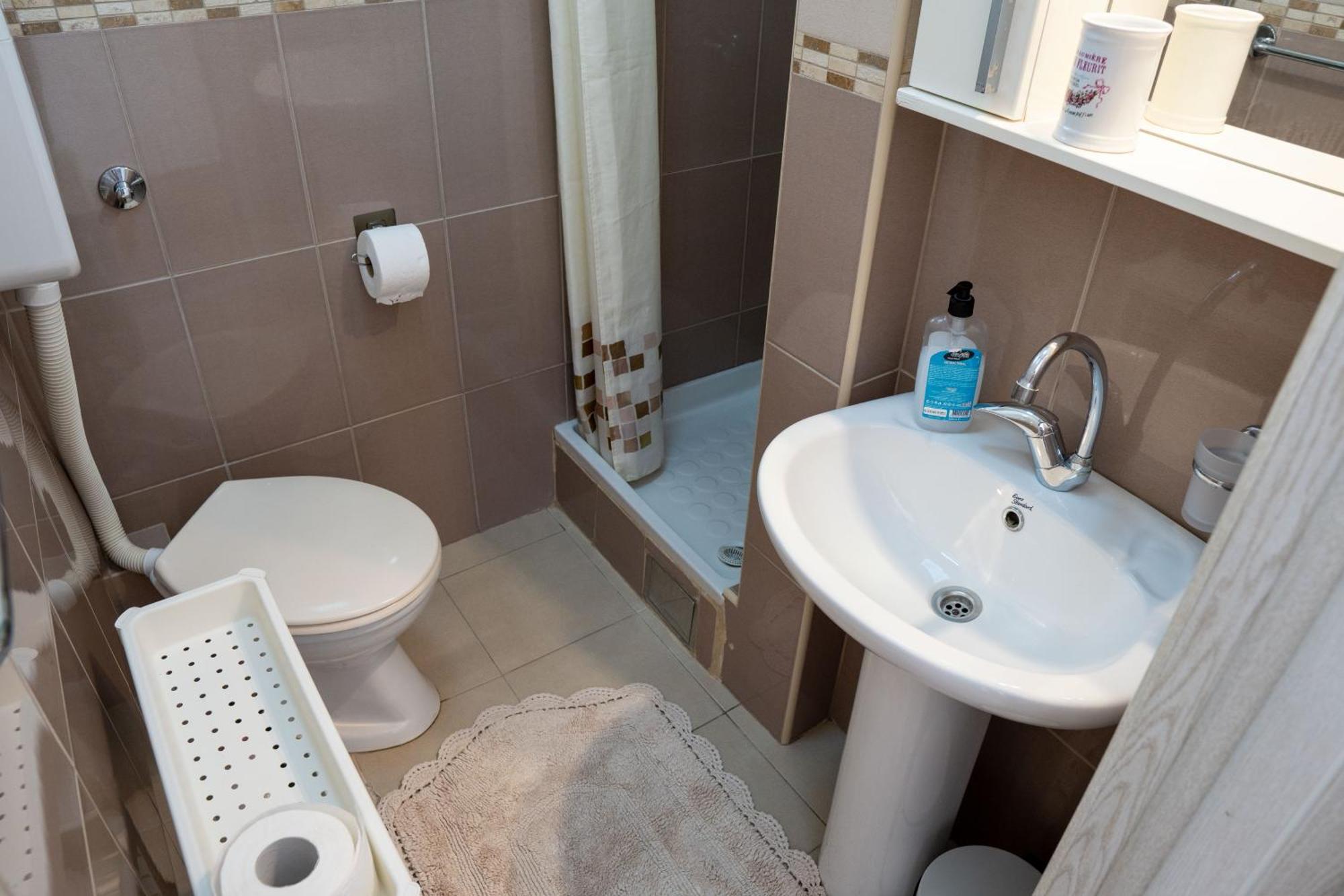 M&B Apartment Kotor Bagian luar foto