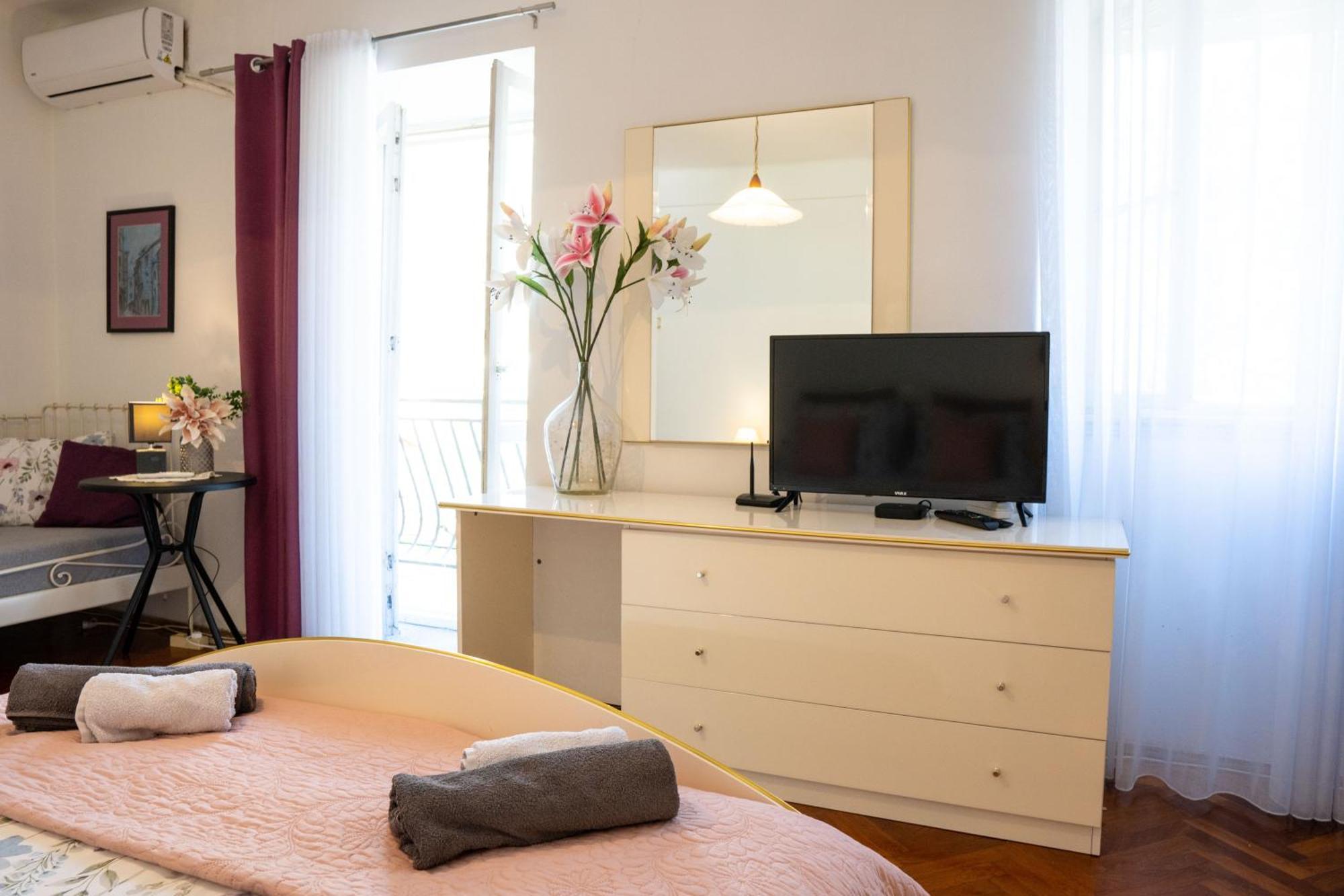 M&B Apartment Kotor Bagian luar foto
