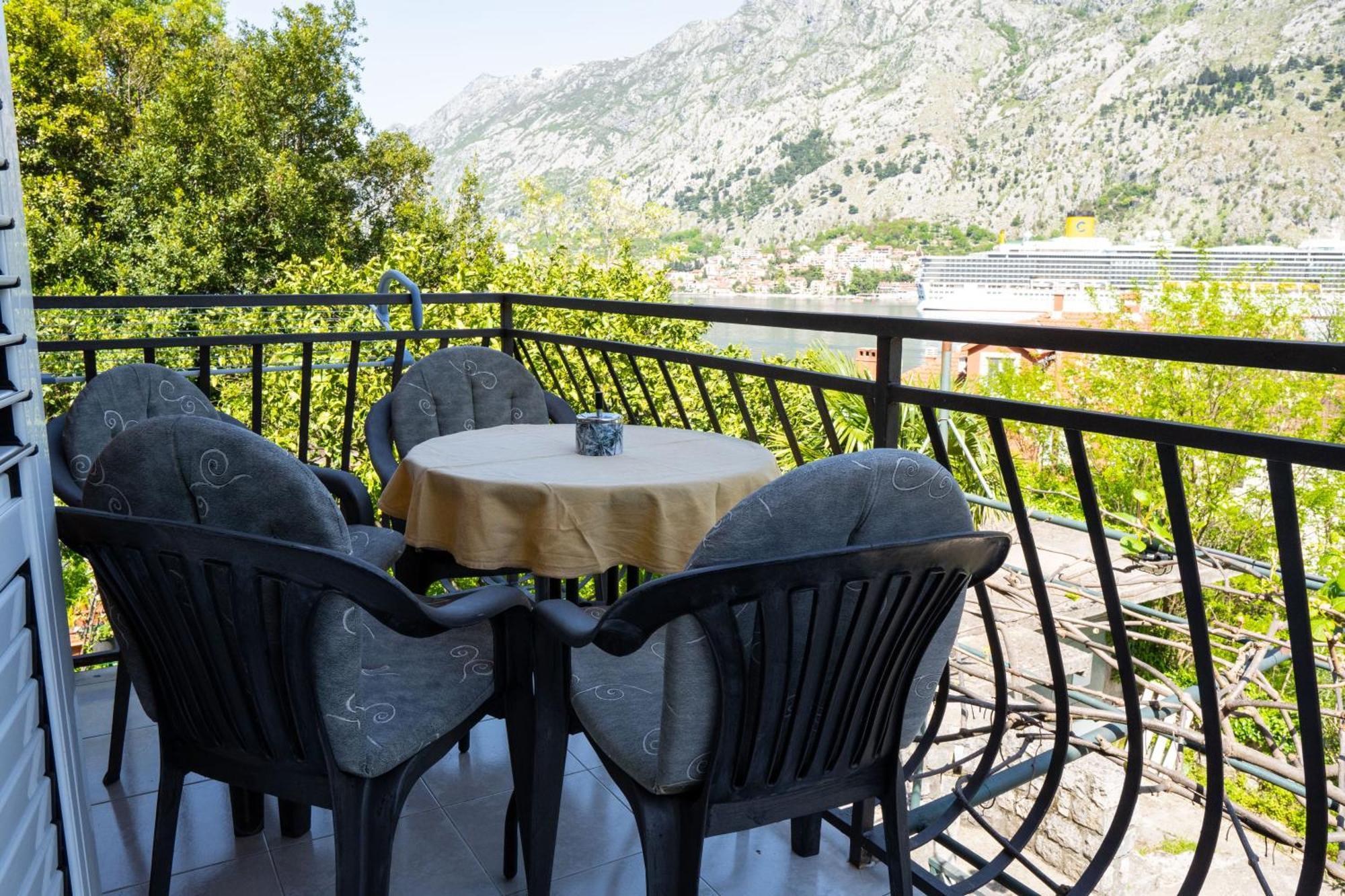 M&B Apartment Kotor Bagian luar foto