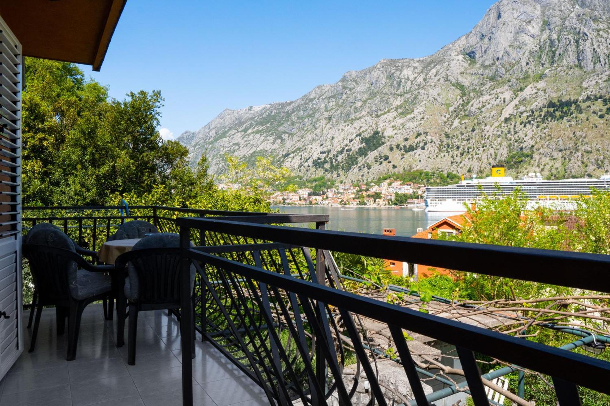 M&B Apartment Kotor Bagian luar foto